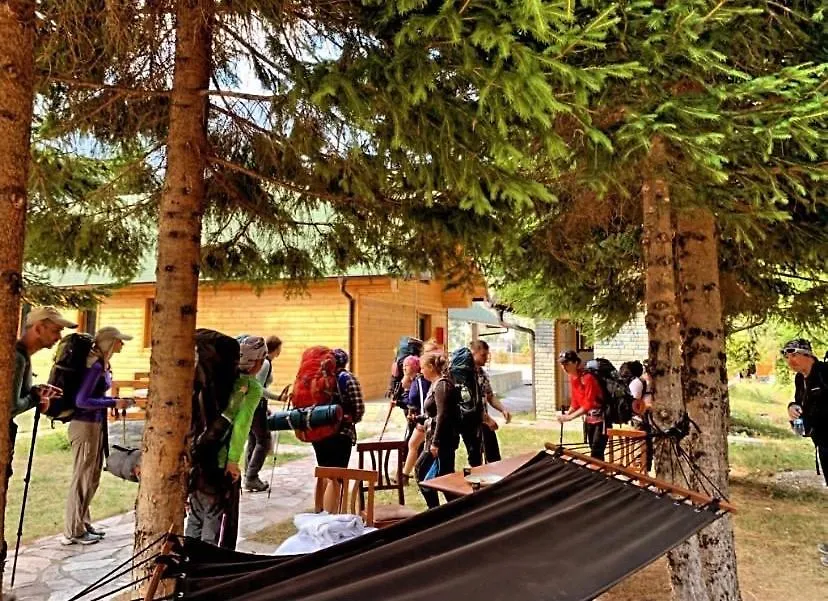 Ξενοδοχείο με διαμερίσματα Hotel Valbona Tdc Bajram Curri